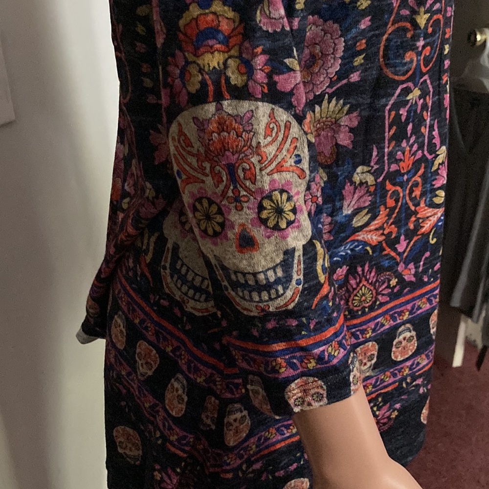 ONE WORLD Navy Floral Sugar Skull V-Neck Long Sleeve Top - Picture 4 of 5